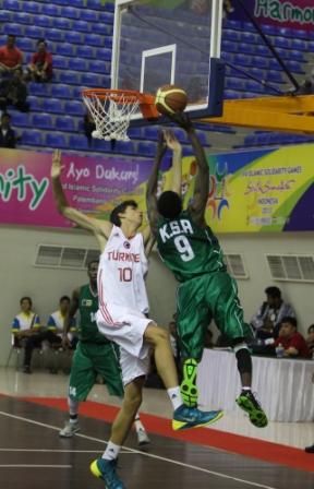 جانب من مباراة السعودية وتركيا