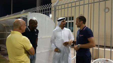  هيدسون خلال زيارته لتدريبات الرفاع