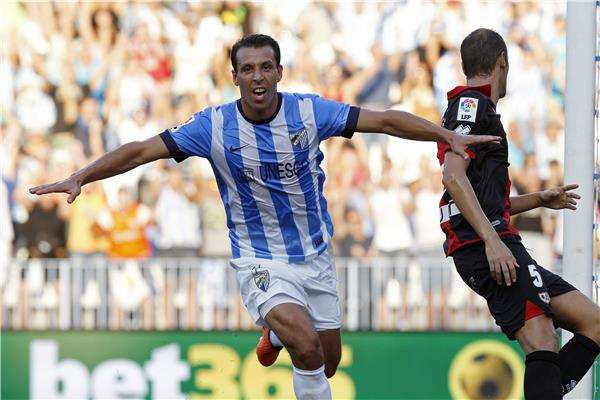 الحمداوي يحتفل بالتسجيل