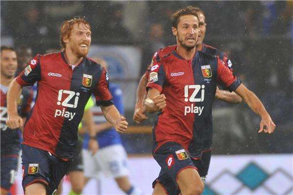 لاعبو جنوة يحتفلون بالتسجيل