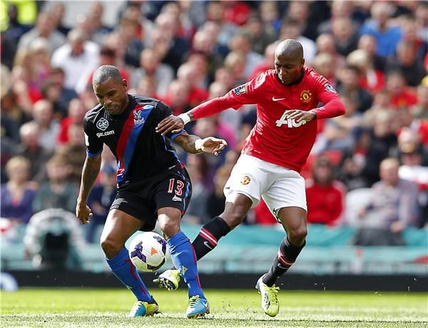 آشلي يانج في المباراة 