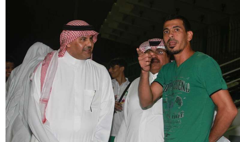 يونس محمود يتجول بين مرافق النادي الأهلي