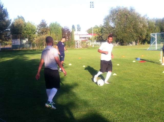 عفروتو وتاحا خلال تدريبات بولي