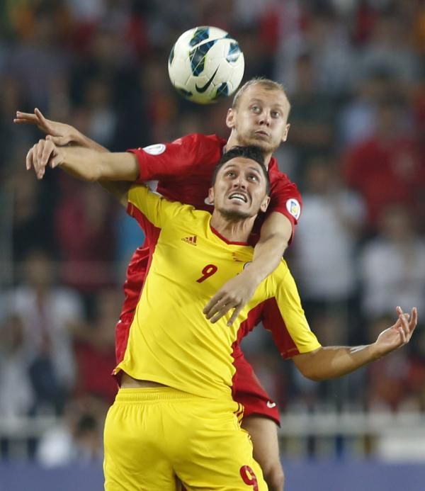 2012-10-12t185041z_951626711_gm1e8ad07sz01_rtrmadp_3_soccer-world_reuters