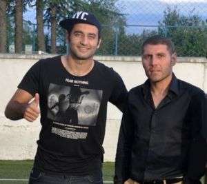 أمير عزمي مع مدربه