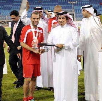 سيد جلال يتسلم جائزة افضل لاعب