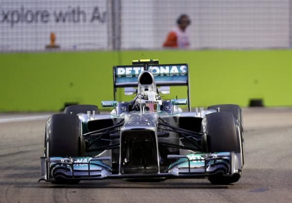 2013-09-20t124258z_2087367311_sr1e99k0zbb1n_rtrmadp_3_motor-racing-prix_reuters