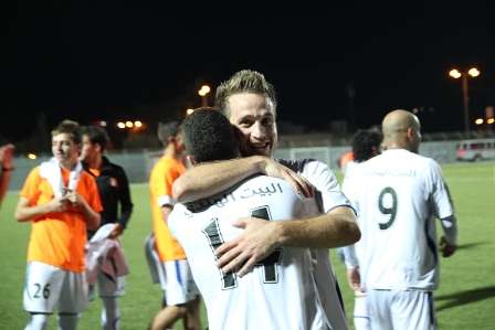 فهد العتال يحتفل بالفوز بعد نهاية اللقاء