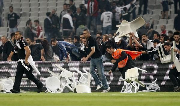 2013-09-23t101230z_170997462_gm1e99n1eid01_rtrmadp_3_soccer-turkey-derby_reuters