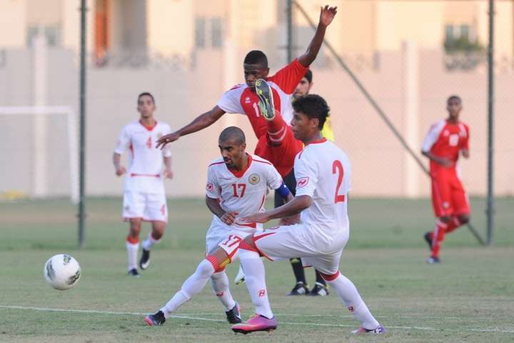 لقطة من المباراة الاولى بين البحرين والامارات