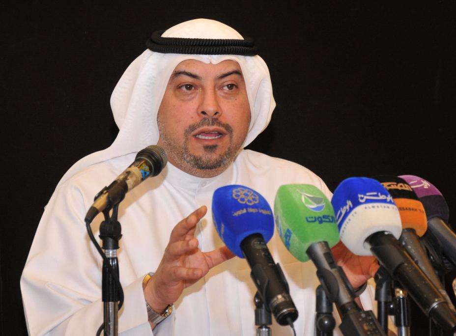 الفهد متحدثا خلال الندوة