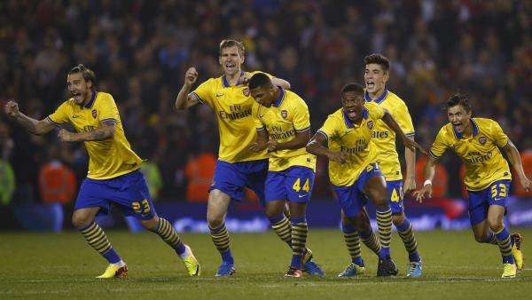 لاعبو أرسنال يحتفلون بالتأهل