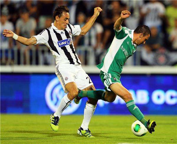 يوردان مينيف (يمين)