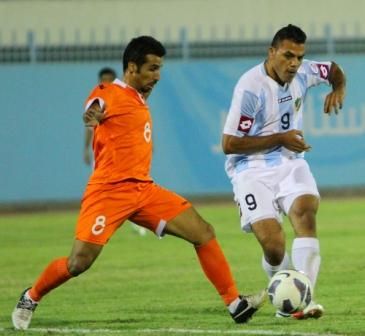 عمرو زكي (يمين)