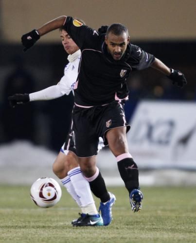 2010-12-15t190140z_01_vfl02_rtridsp_3_soccer-europa_reuters