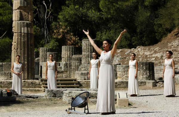 2013-09-28t105509z_805239835_gm1e99s1ggn01_rtrmadp_3_greece-flame_reuters