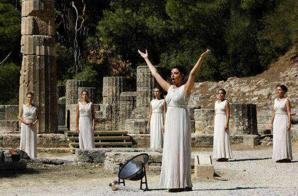 2013-09-28t105509z_805239835_gm1e99s1ggn01_rtrmadp_3_greece-flame_reuters