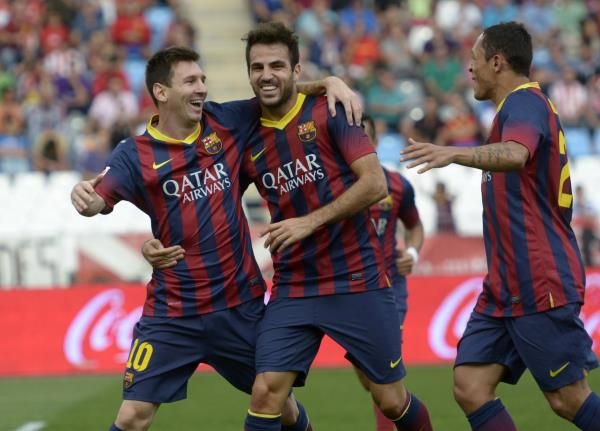 ميسي وفابريجاس وأدريانو يحتفلون بالهدف الأول لبرشلونة