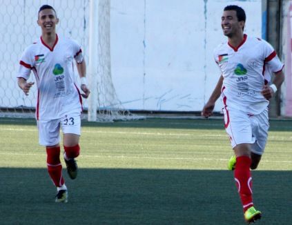 جانب من فرحة لاعبي البيرة بهدف الفوز