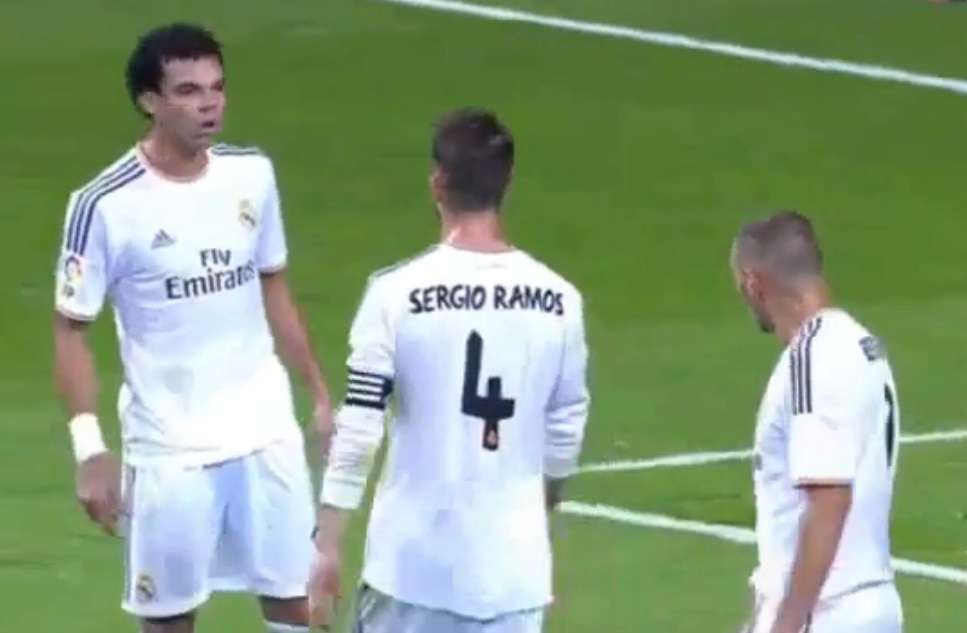 صورة للخلاف الذي نشب بين الثنائي خلال اللقاء