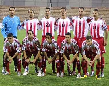 فريق شباب الاردن قبل اللقاء وبعدسة كووورة