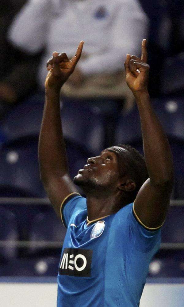 مارتينيز يحتفل بالتسجيل في شباك أتلتيكو