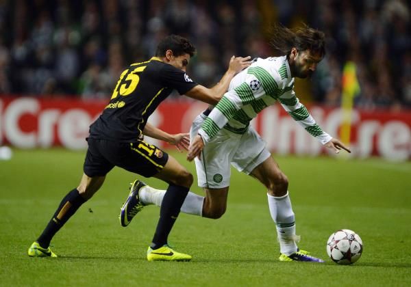 بارترا (يسار) خلال مباراة أمس