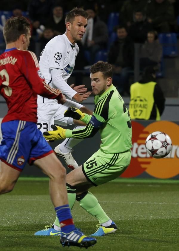 2013-10-02t170627z_1286759128_lr1e9a21bihcn_rtrmadp_3_soccer-champions_reuters