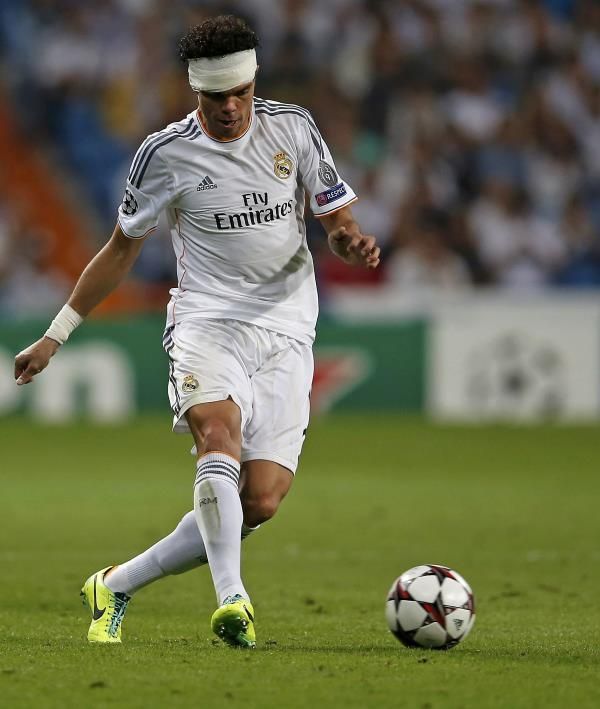 2013-10-03t022359z_1591531808_lr1e9a21jkfgt_rtrmadp_3_soccer-champions_reuters