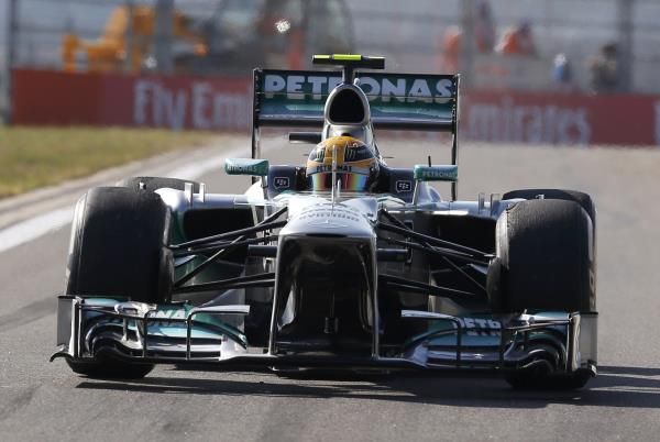 2013-10-04t071854z_233190784_sr1e9a40kb03s_rtrmadp_3_motor-racing-prix_reuters