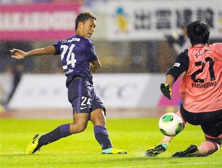 من مباراة سانفريس هيروشيما و شيميزو بولسه