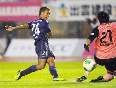 من مباراة سانفريس هيروشيما و شيميزو بولسه