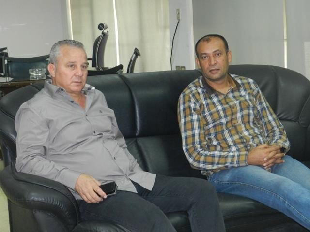 غريب مع عاطف عبد العزيز