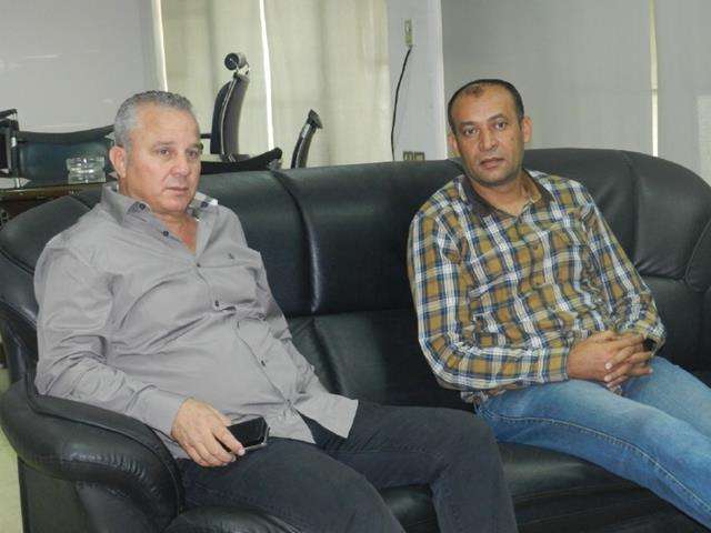 غريب مع عاطف عبد العزيز