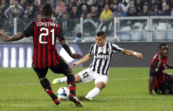 2013-10-06t202420z_1462806096_gm1e9a70c5101_rtrmadp_3_soccer-italy_reuters