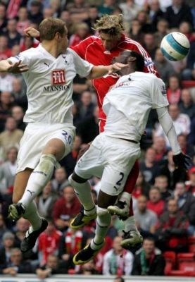 تـوريـس لحظـة إحرازه هـدف التعـادل في مرمـى توتنهـام