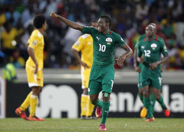 2013-01-25t195726z_10387436_gm1e91q0axl01_rtrmadp_3_soccer-nations_reuters