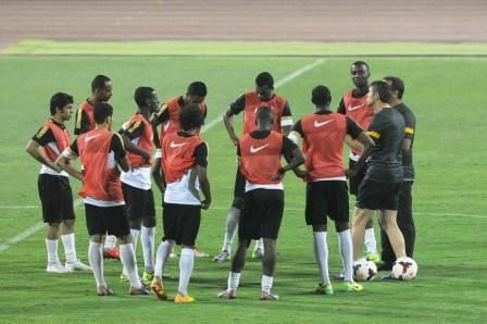 لوبيز يوجه التشكيلة الأساسية التي سيخوض بها مباراة الفتح الودية