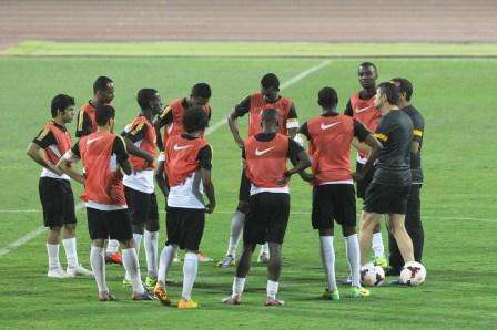 لوبيز يوجه التشكيلة الأساسية التي سيخوض بها مباراة الفتح الودية