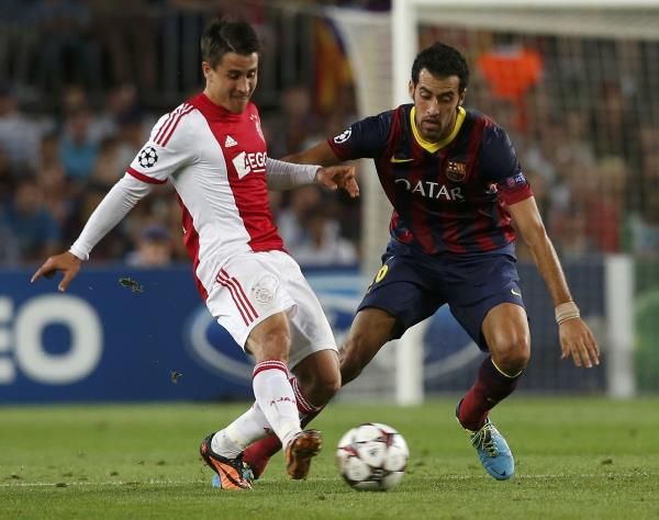 سرجيو بوسكيتس (يمين)