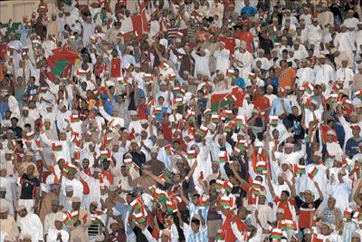 الجماهير العماني الغفيرة التي حضرت المباراة