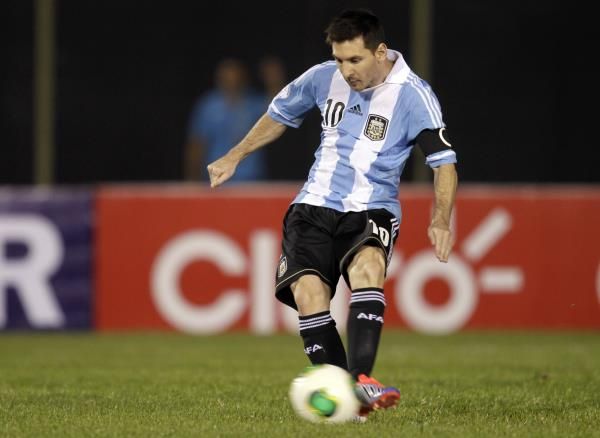 2013-09-11t021429z_1042697029_gm1e99b0s4a01_rtrmadp_3_soccer-world_reuters