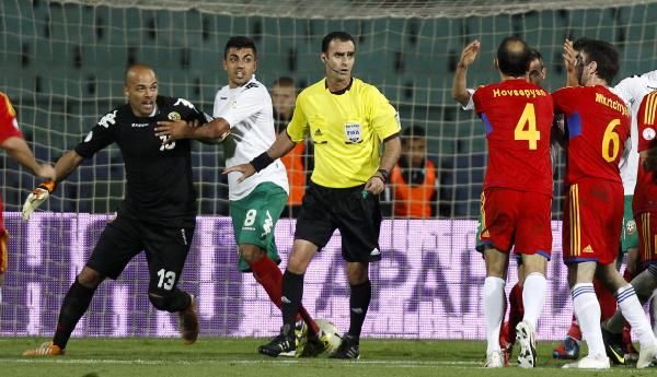 مناوشات بين لاعبي الفريقين في مباراة سبتمبر 2012