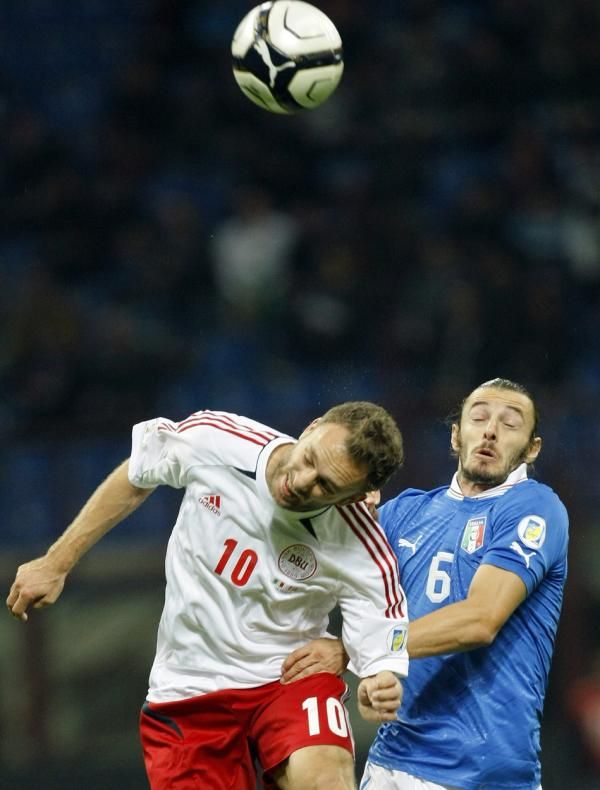 2012-10-16t194207z_1286745157_gm1e8ah09ze01_rtrmadp_3_soccer-world_reuters