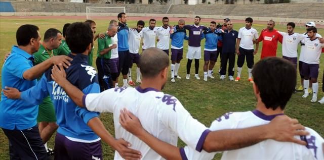 جانب من تدريبات الازرق الكويتي