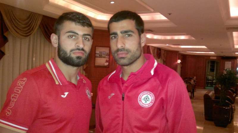 نجما منتخب لبنان محمد غدار وحسين دقيق في مقر معسكر منتخب لبنان في فندق "جولدن توليب" اليوم