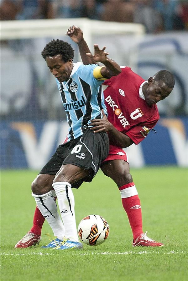 زي روبرتو (يسار)