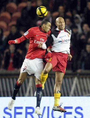 علاء الدين يحي ((يمين))