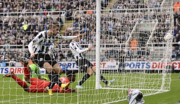 2013-10-19t135348z_479552571_gm1e9aj1oq901_rtrmadp_3_soccer-england_reuters