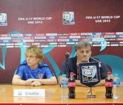 مدرب كرواتيا خلال الموتمر الصحفي